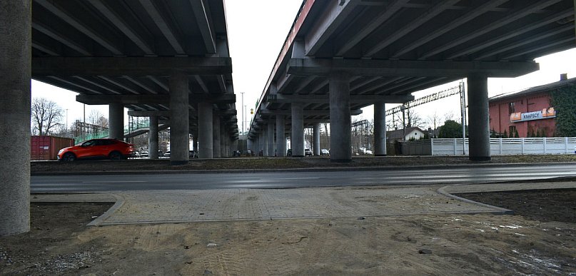 Pod wiaduktem kolejowym powstanie parking na 100 miejsc