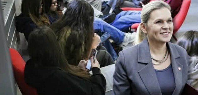 A gdzie są rodzice? Czyli o używaniu telefonów w szkołach podstawowych