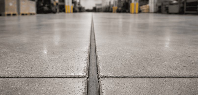 Pęknięcia pod kontrolą. Jak działają przerwy dylatacyjne w betonie?
