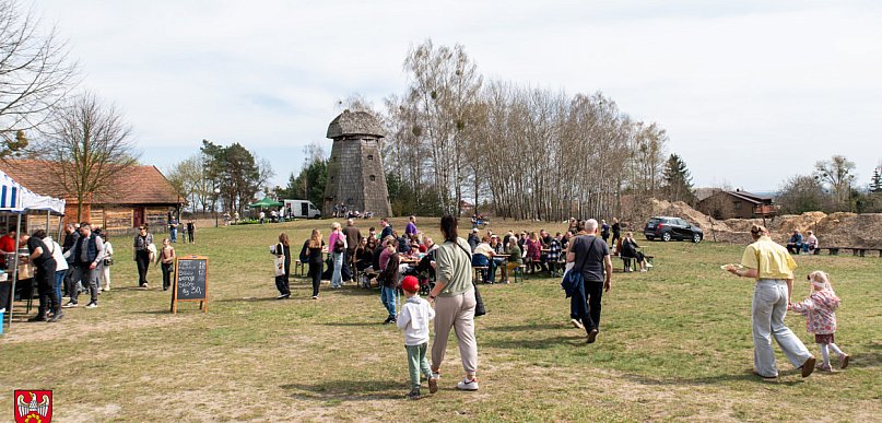 "Wielkanoc na Krajnie" - tradycja, smak i rękodzieło w osieckim skansenie