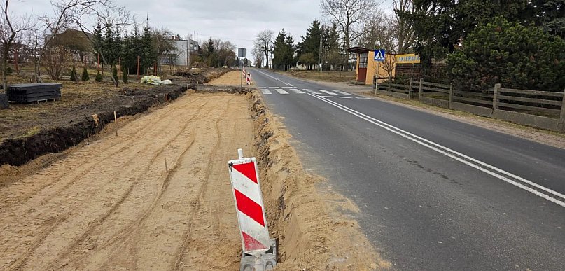 Rozbudowują drogę wojewódzką nr 242