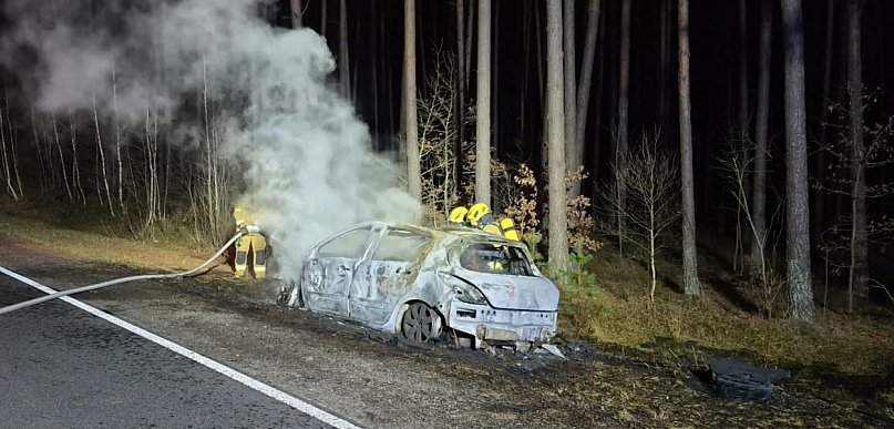 Spłonął samochód. Został wrak