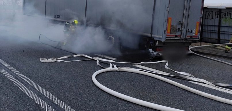 Pożar ciężarówki na DK10 w Tomaszewie