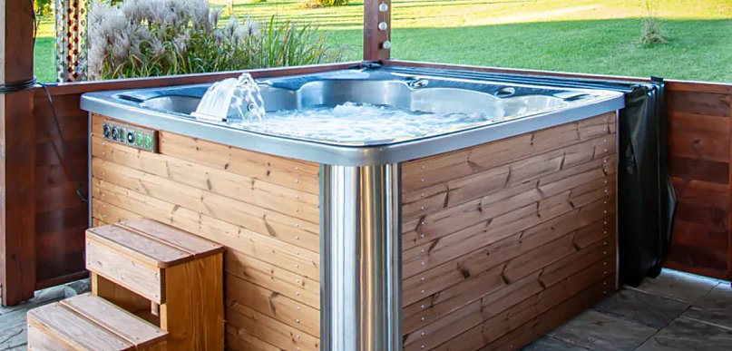 Szybkie porównanie: Najlepsze modele jacuzzi do małego ogrodu i na duży taras od J