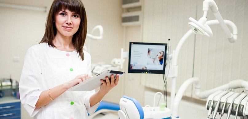 Nowoczesna stomatologia – jak rozwój technologii zmienia gabinety dentystyczne