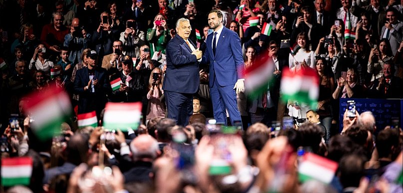 Trumpa "pocałunek śmierci" dla Orbana