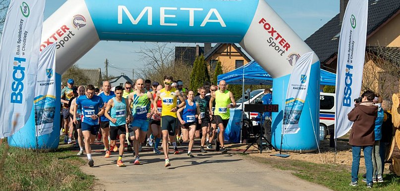 Pobiegli 10 kilometrów asfaltem i polnymi drogami