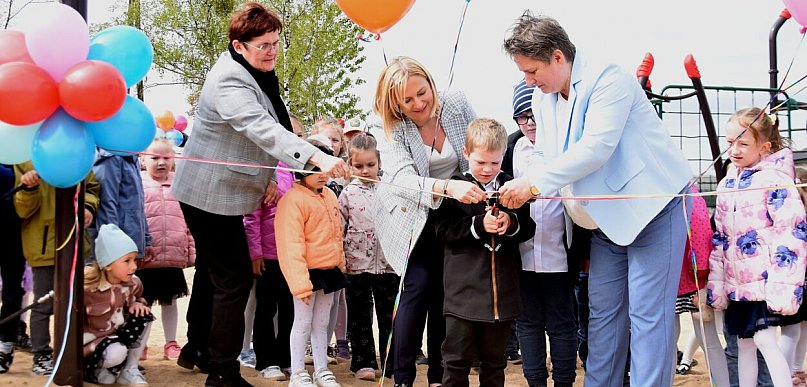 Kolorowy i bezpieczny. Zacharzyn ma piękny plac zabaw!