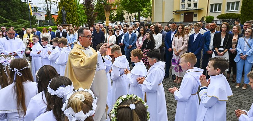 Pierwsza Komunia w kościele Świętej Rodziny w Pile