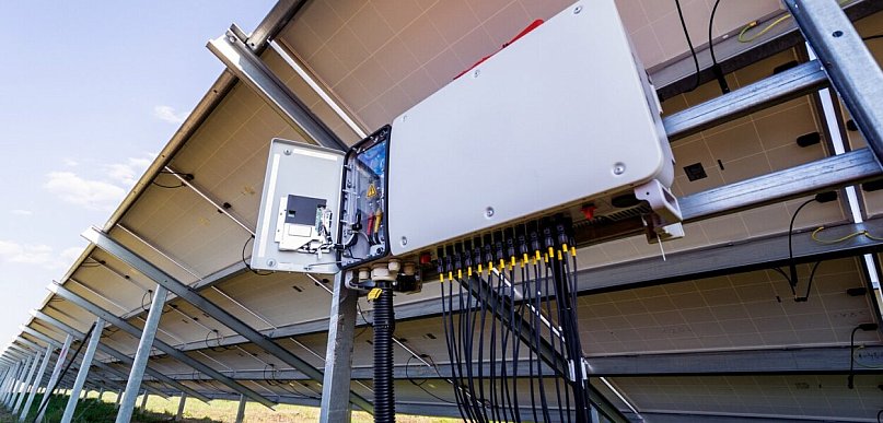 Zalety inwerterów hybrydowych Solax w instalacjach domowych