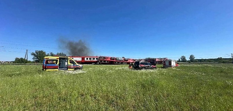 Garbatka: Pociąg zderzył się z ciężarówką. Kierowca nie żyje