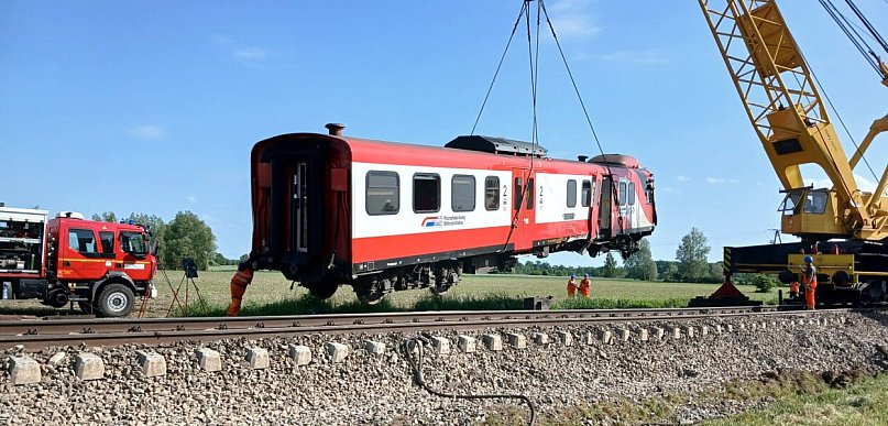 Garbatka: Po wypadku pociąg znów stanął na szynach