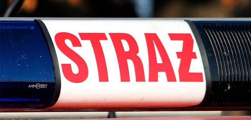 Stoczyła się autem do wody. Nie potrafiła się z niego wydostać