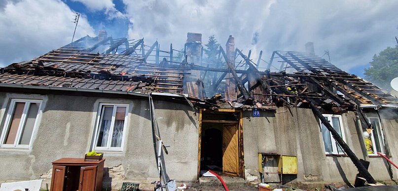 Pożar w Jastrowiu. Dwie rodziny straciły dach na głową