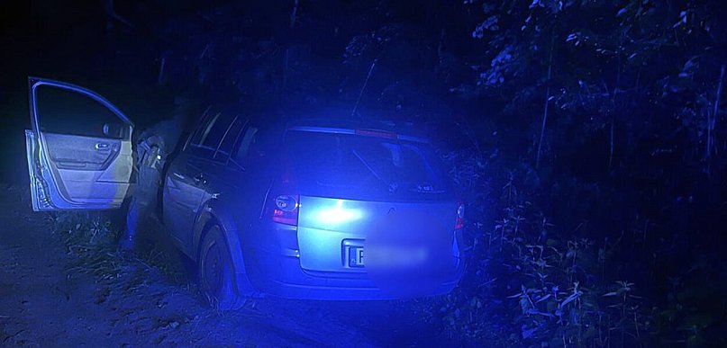 Wągrowiec. Wjechał w leśne dukty by porozmawiać z koleżanką. A za nim policjanci