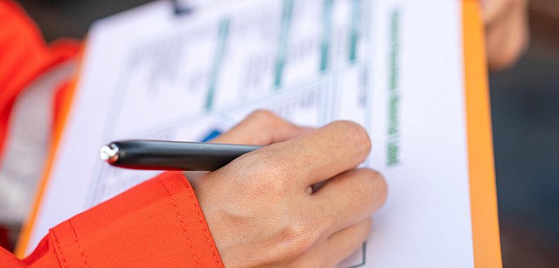 Logistyka i zarządzanie flotą w transporcie drogowym – na jakie parametry technicz