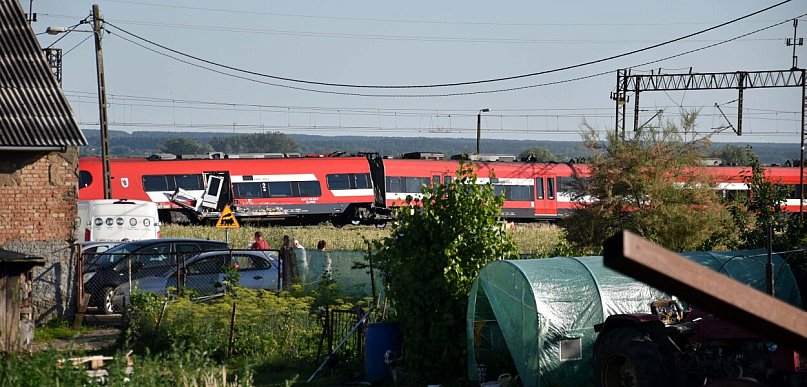 Maszynista nie zauważył, co wskazuje semafor? Groźna kolizja pociągów pasażerskich