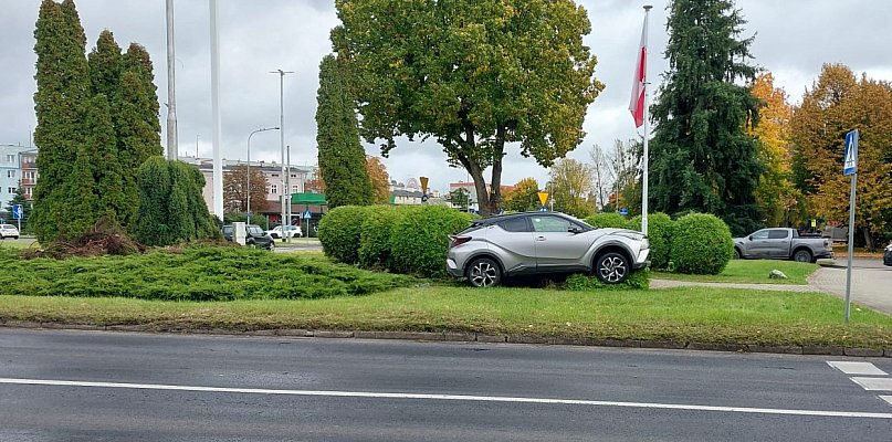 Wypadł z ronda. Jechał za szybko? - 43932