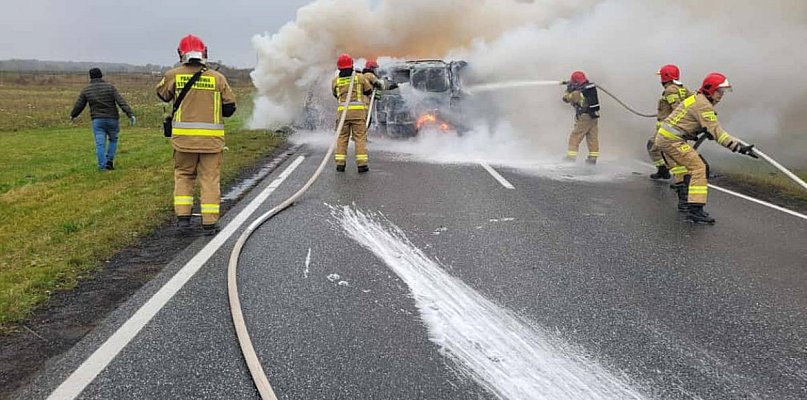 Tragiczny wypadek na "dziesiątce". Dwie osoby spłonęły żywcem w aucie - 44297