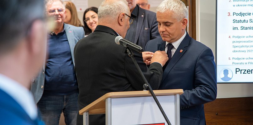 Starosta ze Złotą Honorową Odznaką Polskiego Związku Judo - 44411