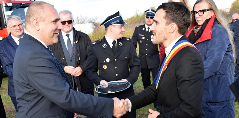 Umowa podpisana, kluczyki wręczone. Star z Tłukom pojechał na służbę do Mołdawii - 44504