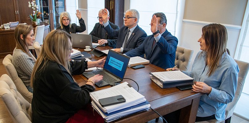 Zarząd Powiatu przyjął projekt budżetu na 2026 rok. Redukcja długu o 11 mln zł - 44798