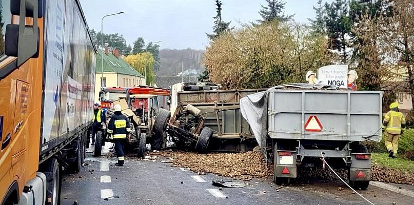 Traktor zderzył się z kilkoma pojazdami - 44822