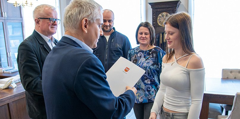 Starostowie podziękowali 14-latce z Rzadkowa. "To piękny przykład!" - 46042