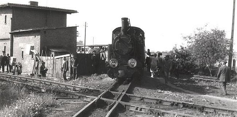 Unikatowy eksponat po skrzyżowaniu w Karnowie