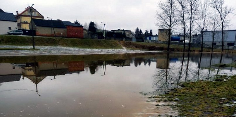 Łobżenica: targowisko w wodzie. Otwarto jaz na Łobżonce