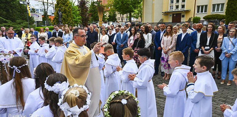 Pierwsza Komunia w kościele Świętej Rodziny w Pile