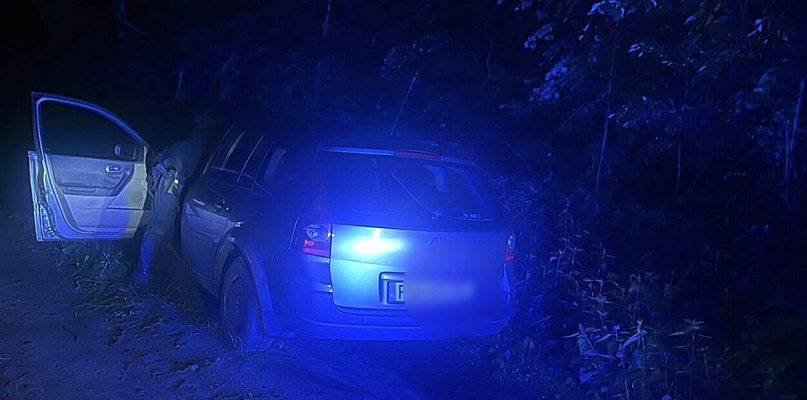Wągrowiec. Wjechał w leśne dukty by porozmawiać z koleżanką. A zanim policjanci