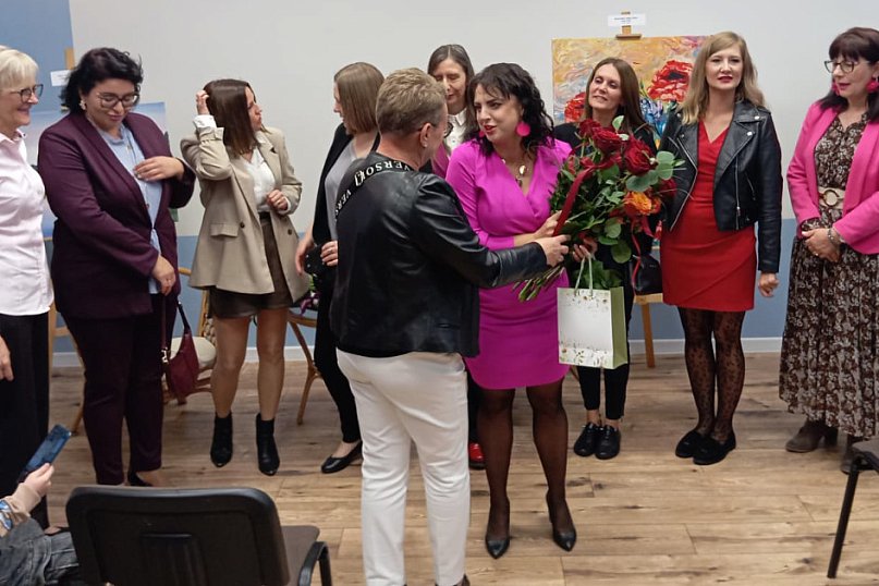 Wernisaż prac Anety Plewy w GCK w Łobżenicy