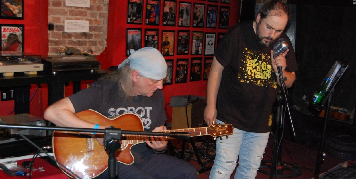 Jan Hardy w duecie z gitarzystą Jarosławem Wiśniewskim, fot. Zbigniew Jędrzejczyk