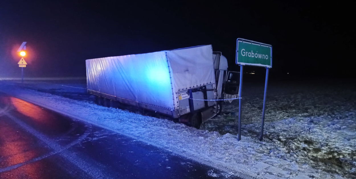 Ciężarówka złożyła się w scyzoryk