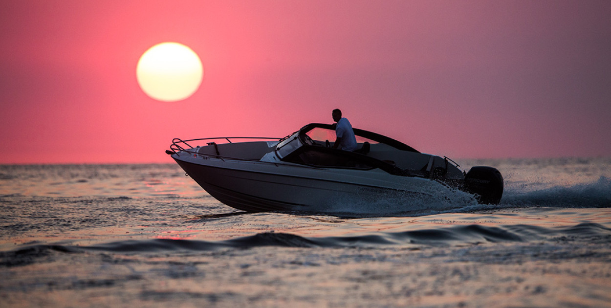 Weekend na wodzie - jak zaplanować rejs łodzią od A do Z