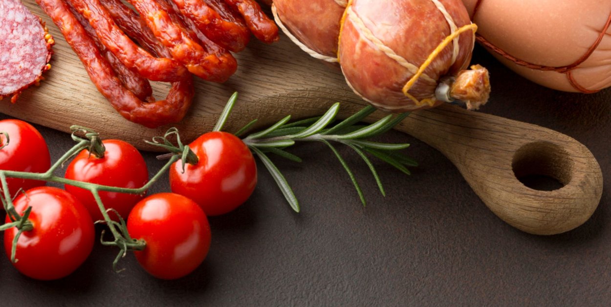 Tradycyjna masarnia – jak powstają wędliny bez kompromisów?