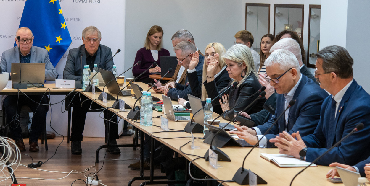 Dwie nadzwyczajne sesje - jedna po drugiej. Skąd taka pilność?