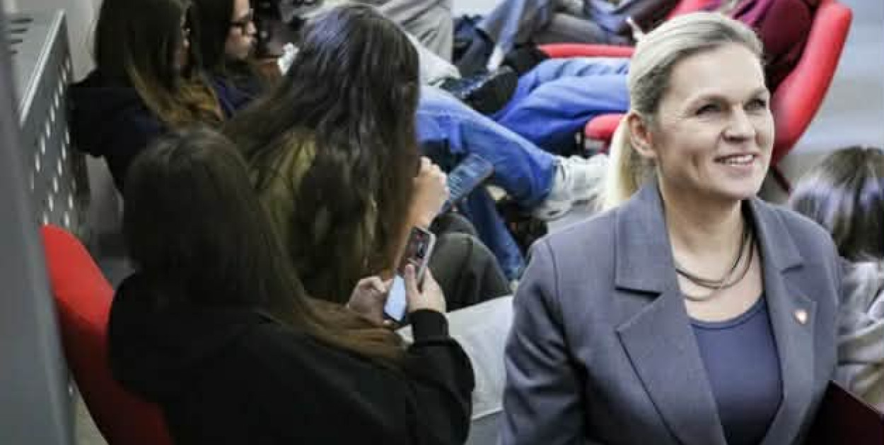 A gdzie są rodzice? Czyli o używaniu telefonów w szkołach podstawowych