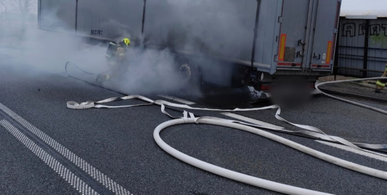 Pożar ciężarówki na DK10 w Tomaszewie