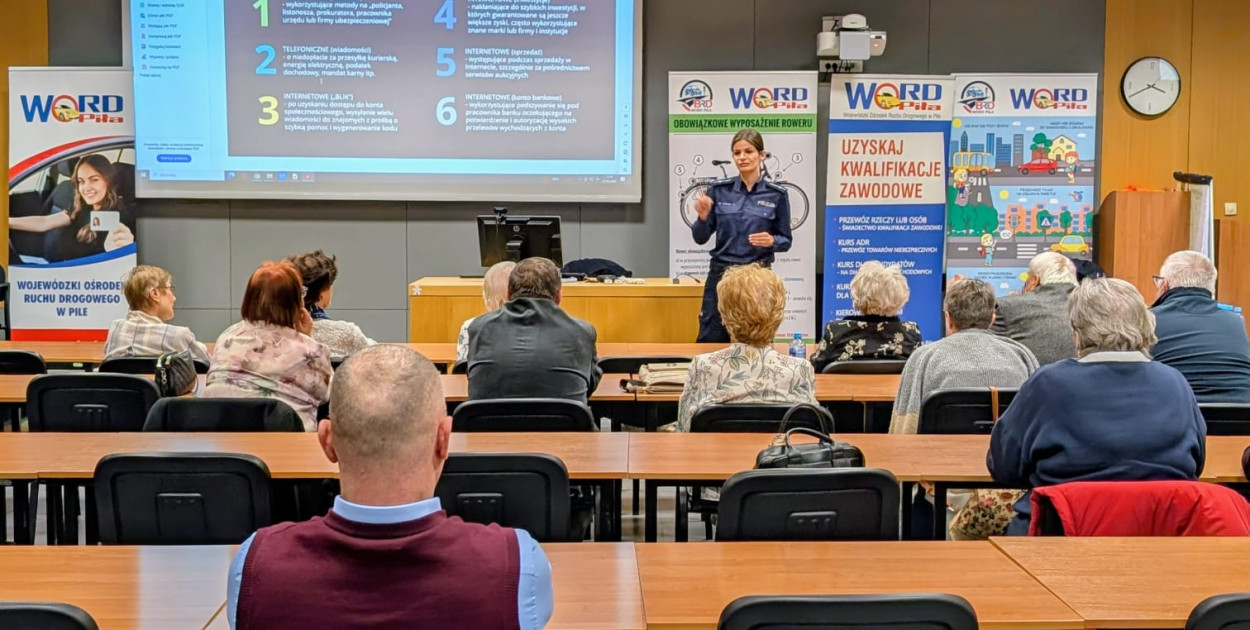 Seniorzy na herbatce w WORD