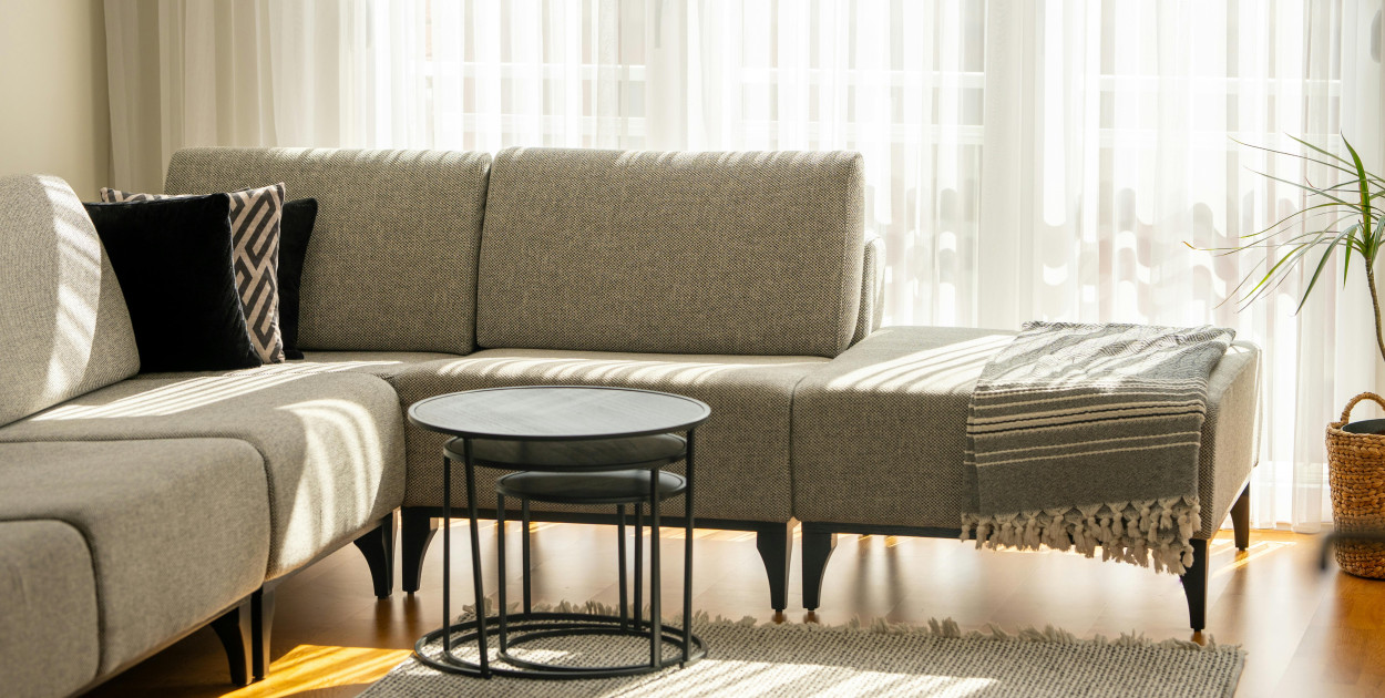 Pasmanteria meblowa w projektach wnętrz – jak wykorzystać ją kreatywnie