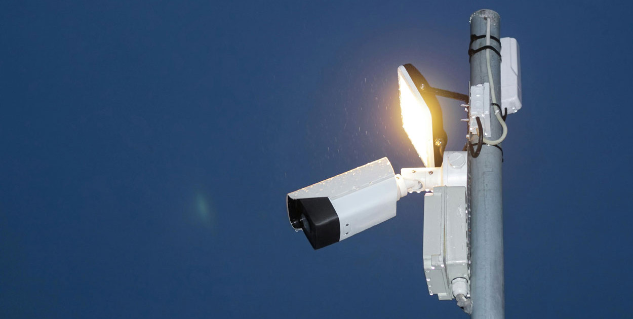 Oko, które nigdy nie śpi. Jak algorytmy wspierają operatorów w nowoczesnym CMA