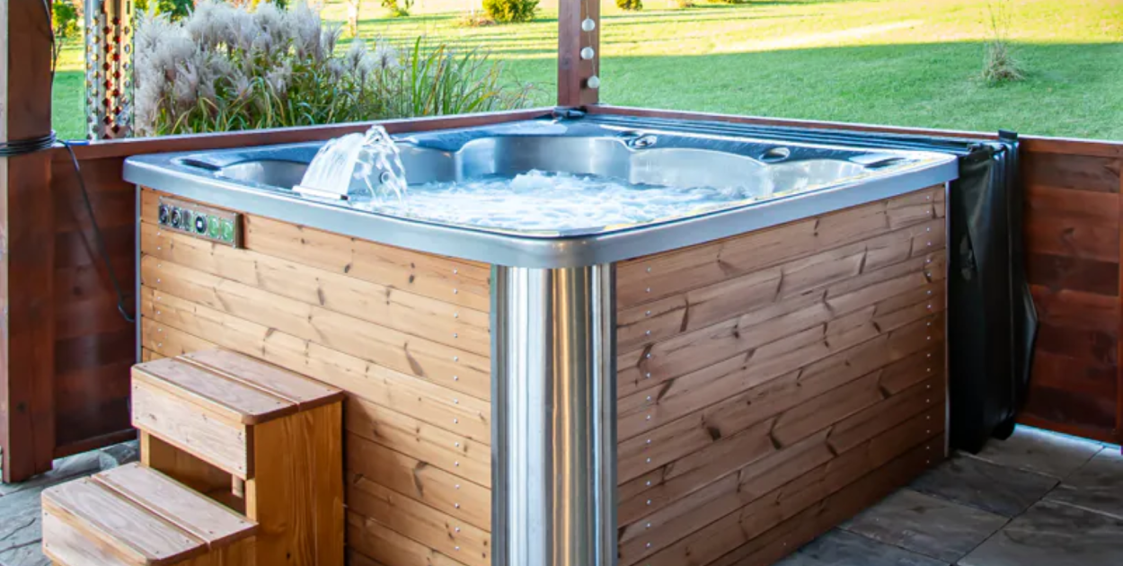 Szybkie porównanie: Najlepsze modele jacuzzi do małego ogrodu i na duży taras od J