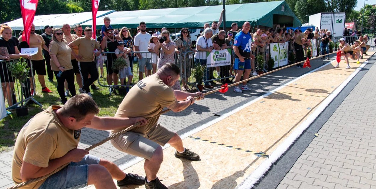 Mundurowi staną do przeciągania liny