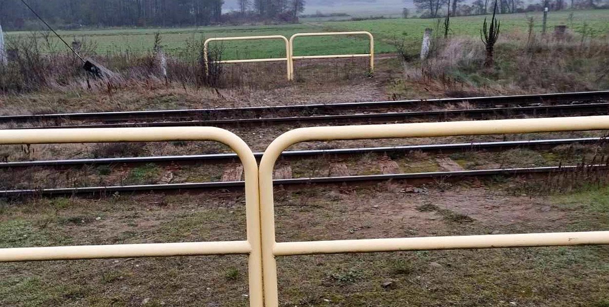 Batalia o odbudowę przejazdu w Jadwiżynie. Wyrzyscy radni powiedzieli "nie"